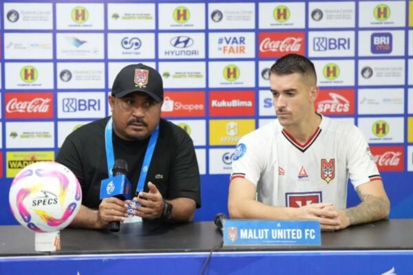 Imran Nahumarury Dorong Malut United untuk Terus Berjuang dan Tak Mudah Puas Imran Nahumarury Dorong Malut United untuk Terus Berjuang dan Tak Mudah Puas