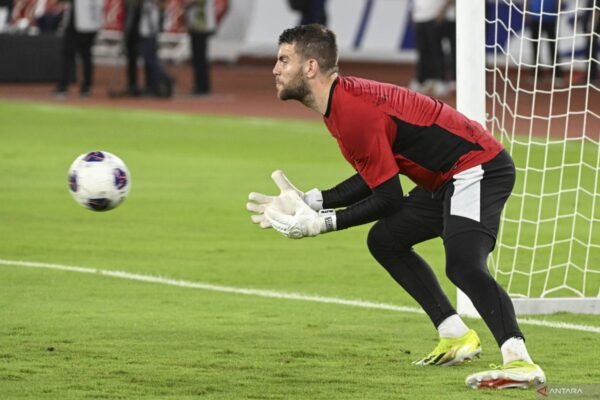 Berikut adalah beberapa alternatif judul untuk “Hati-hati dengan Senjata Bola Mati Timnas Bahrain”:
1. “Waspada Terhadap Set Piece Timnas Bahrain”
2. “Ancaman Bola Mati: Strategi Timnas Bahrain”
3. “Keunggulan Bola Mati: Mitos dan Realita Timnas Bahrain”
4. “Senjata Tersembunyi: Kekuatan Set Piece Timnas Bahrain”
5. “Temui Bahaya: Ketangguhan Senjata Bola Mati Bahrain”
6. “Kewaspadaan Terhadap Ancaman Bola Mati Timnas Bahrain”
7. “Strategi Set Piece: Kekuatan yang Perlu Diwaspadai dari Timnas Bahrain”
8. “Hati-hati dengan Ancaman Bola Mati dari Bahrain”
9. “Membongkar Strategi Dunia: Kekuatan Set Piece Timnas Bahrain”
10. “Bahaya di Sudut Lapangan: Senjata Bola Mati Bahrain”
Semoga alternatif judul tersebut bermanfaat! Berikut adalah beberapa alternatif judul untuk "Hati-hati dengan Senjata Bola Mati Timnas Bahrain":
1. "Waspada Terhadap Set Piece Timnas Bahrain"
2. "Ancaman Bola Mati: Strategi Timnas Bahrain"
3. "Keunggulan Bola Mati: Mitos dan Realita Timnas Bahrain"
4. "Senjata Tersembunyi: Kekuatan Set Piece Timnas Bahrain"
5. "Temui Bahaya: Ketangguhan Senjata Bola Mati Bahrain"
6. "Kewaspadaan Terhadap Ancaman Bola Mati Timnas Bahrain"
7. "Strategi Set Piece: Kekuatan yang Perlu Diwaspadai dari Timnas Bahrain"
8. "Hati-hati dengan Ancaman Bola Mati dari Bahrain"
9. "Membongkar Strategi Dunia: Kekuatan Set Piece Timnas Bahrain"
10. "Bahaya di Sudut Lapangan: Senjata Bola Mati Bahrain"
Semoga alternatif judul tersebut bermanfaat!