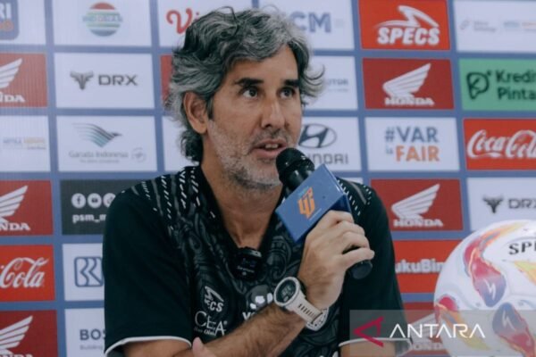 Here are some alternative title suggestions for “Tinggalkan Bali United, Teco Cugurra tetap berkarier di Indonesia”:
1. “Teco Cugurra: Meninggalkan Bali United namun Terus Berkontribusi di Indonesia”
2. “Pindah Dari Bali United, Teco Cugurra Tetap Berkomitmen di Dunia Sepak Bola Indonesia”
3. “Setelah Bali United, Teco Cugurra Melanjutkan Karier Sepak Bolanya di Tanah Air”
4. “Teco Cugurra Melangkah Pergi dari Bali United, Berkarier di Indonesia Tetap Berlanjut”
5. “Teco Cugurra Tinggalkan Bali United, Cari Ansah Baru di Persentase Sepak Bola Indonesia”
Feel free to mix and match elements from these suggestions! Here are some alternative title suggestions for "Tinggalkan Bali United, Teco Cugurra tetap berkarier di Indonesia":
1. "Teco Cugurra: Meninggalkan Bali United namun Terus Berkontribusi di Indonesia"
2. "Pindah Dari Bali United, Teco Cugurra Tetap Berkomitmen di Dunia Sepak Bola Indonesia"
3. "Setelah Bali United, Teco Cugurra Melanjutkan Karier Sepak Bolanya di Tanah Air"
4. "Teco Cugurra Melangkah Pergi dari Bali United, Berkarier di Indonesia Tetap Berlanjut"
5. "Teco Cugurra Tinggalkan Bali United, Cari Ansah Baru di Persentase Sepak Bola Indonesia"
Feel free to mix and match elements from these suggestions!