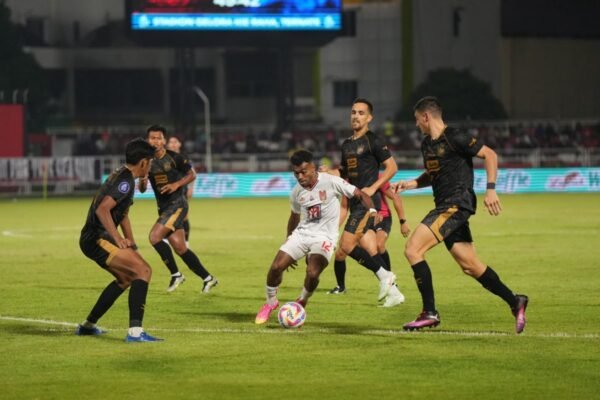 Berikut adalah beberapa alternatif judul untuk tema tersebut:
1. “PSIS Tegaskan Keterlambatan Gaji Tak Terkait dengan Hasil Pertandingan Melawan Malut United”
2. “PSIS Menepis Isu: Keterlambatan Gaji Tidak Berhubungan dengan Hasil Lawan Malut United”
3. “PSIS Klarifikasi: Tidak Ada Hubungan antara Keterlambatan Gaji dan Pertandingan Melawan Malut United”
4. “Keterlambatan Gaji PSIS Bukan Faktor Penyebab Hasil Melawan Malut United”
5. “PSIS: Keterlambatan Gaji Tidak Berpengaruh pada Hasil Pertandingan Lawan Malut United”
Semoga salah satu judul ini sesuai dengan yang Anda cari! Berikut adalah beberapa alternatif judul untuk tema tersebut:
1. "PSIS Tegaskan Keterlambatan Gaji Tak Terkait dengan Hasil Pertandingan Melawan Malut United"
2. "PSIS Menepis Isu: Keterlambatan Gaji Tidak Berhubungan dengan Hasil Lawan Malut United"
3. "PSIS Klarifikasi: Tidak Ada Hubungan antara Keterlambatan Gaji dan Pertandingan Melawan Malut United"
4. "Keterlambatan Gaji PSIS Bukan Faktor Penyebab Hasil Melawan Malut United"
5. "PSIS: Keterlambatan Gaji Tidak Berpengaruh pada Hasil Pertandingan Lawan Malut United"
Semoga salah satu judul ini sesuai dengan yang Anda cari!