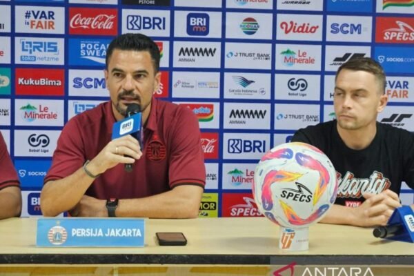 Pertandingan Seru: Doni Tri Akan Beraksi Saat Persija Jakarta Menjamu Semen Padang Pertandingan Seru: Doni Tri Akan Beraksi Saat Persija Jakarta Menjamu Semen Padang