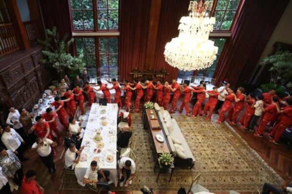Jay Idzes Terpukau oleh Jamuan Makan Siang yang Dirasakan Presiden Prabowo Jay Idzes Terpukau oleh Jamuan Makan Siang yang Dirasakan Presiden Prabowo