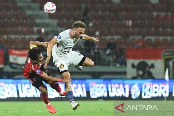Ze Valente Kembali ke Yogya: Kini Berbusana PSIM