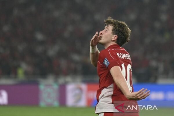 Penalti Ole Romeny Mengantarkan Indonesia Unggul atas China di Paruh Pertama Penalti Ole Romeny Mengantarkan Indonesia Unggul atas China di Paruh Pertama