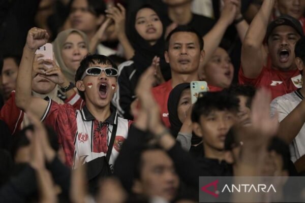 Tentu! Berikut beberapa alternatif judul yang dapat digunakan untuk "God Bless dan Judika Bakar Semangat Penggemar Indonesia":

1. "God Bless dan Judika: Api Semangat untuk Penggemar Indonesia"
2. "Membakar Semangat: God Bless dan Judika Menyemarakkan Indonesia"
3. "Energi Penuh: God Bless dan Judika Menggugah Penggemar Tanah Air"
4. "God Bless & Judika: Menginspirasi Semangat Cinta Tanah Air"
5. "Konser Spektakuler: God Bless dan Judika Menghidupkan Semangat Indonesia"

Semoga bermanfaat! Jika Anda memerlukan lebih banyak alternatif, silakan beri tahu saya.