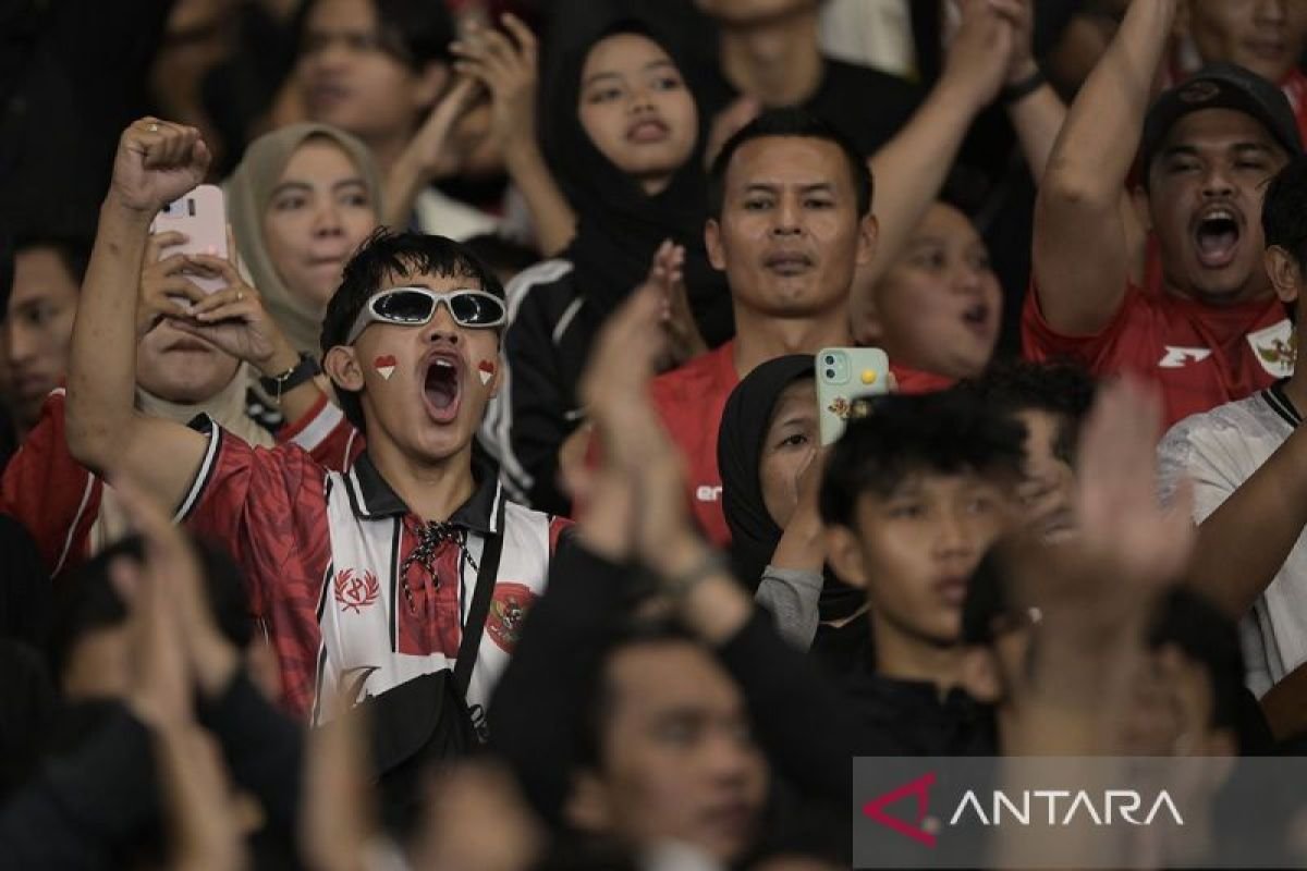 Tentu! Berikut beberapa alternatif judul yang dapat digunakan untuk "God Bless dan Judika Bakar Semangat Penggemar Indonesia":

1. "God Bless dan Judika: Api Semangat untuk Penggemar Indonesia"
2. "Membakar Semangat: God Bless dan Judika Menyemarakkan Indonesia"
3. "Energi Penuh: God Bless dan Judika Menggugah Penggemar Tanah Air"
4. "God Bless & Judika: Menginspirasi Semangat Cinta Tanah Air"
5. "Konser Spektakuler: God Bless dan Judika Menghidupkan Semangat Indonesia"

Semoga bermanfaat! Jika Anda memerlukan lebih banyak alternatif, silakan beri tahu saya.