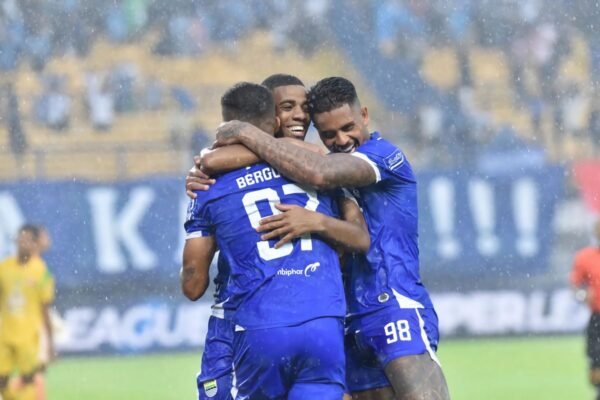 Persib Targetkan Kemenangan Pertama saat Hadapi Lion City Persib Targetkan Kemenangan Pertama saat Hadapi Lion City
